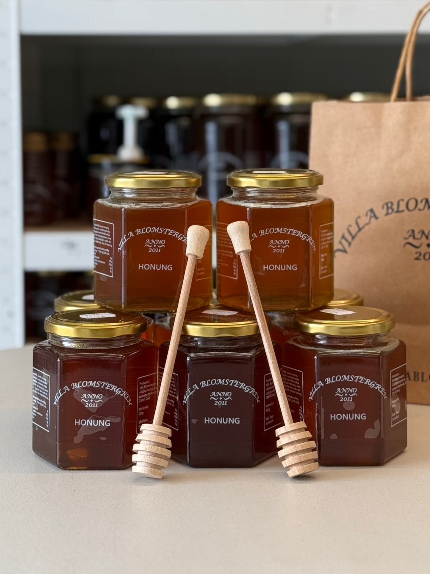 4 kg flytande honung med 2st honungspinnar och fri frakt för 998kr!