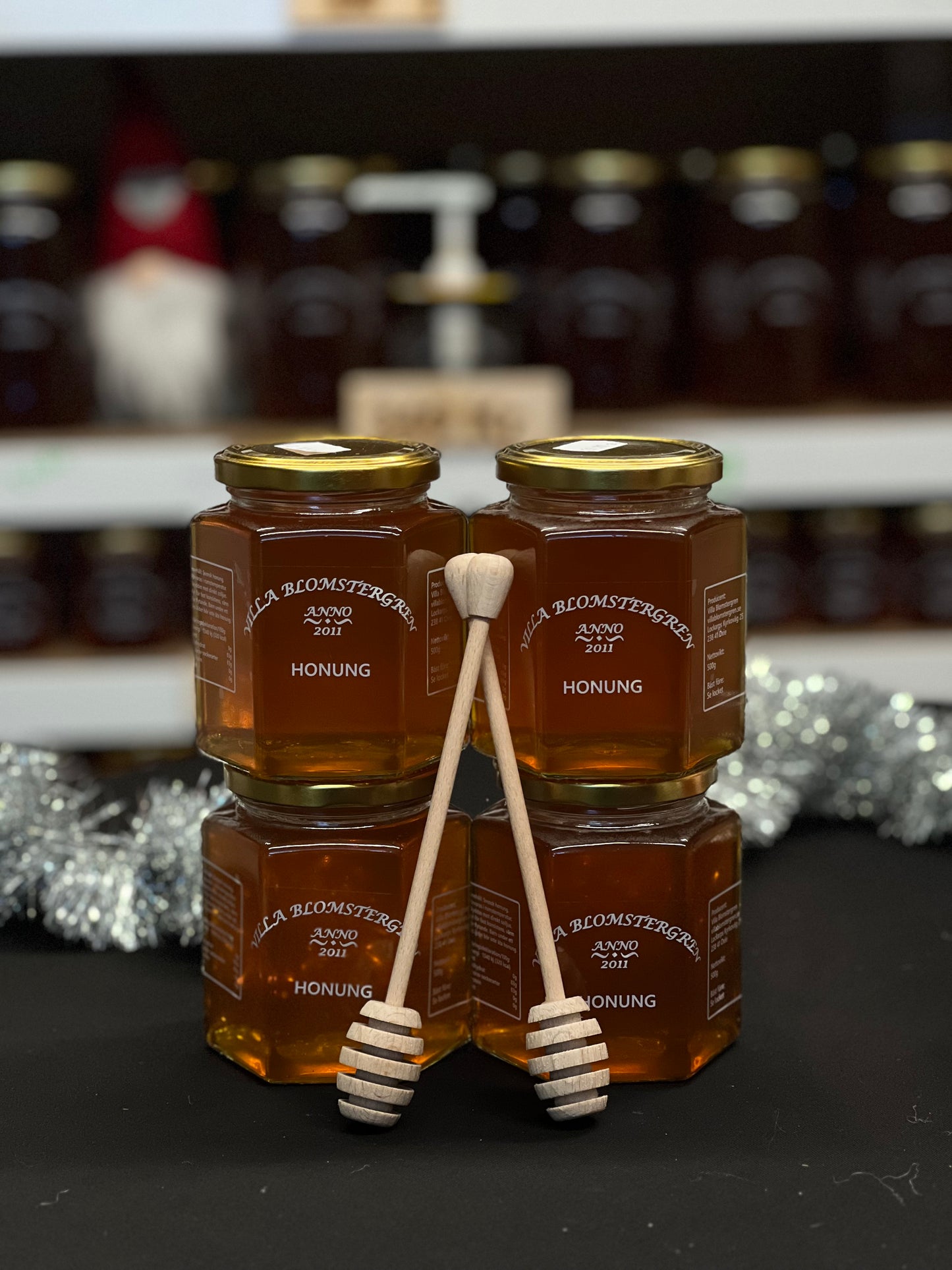 Liquid honey (2 kg) + 2 honey sticks and free shipping for 538kr!