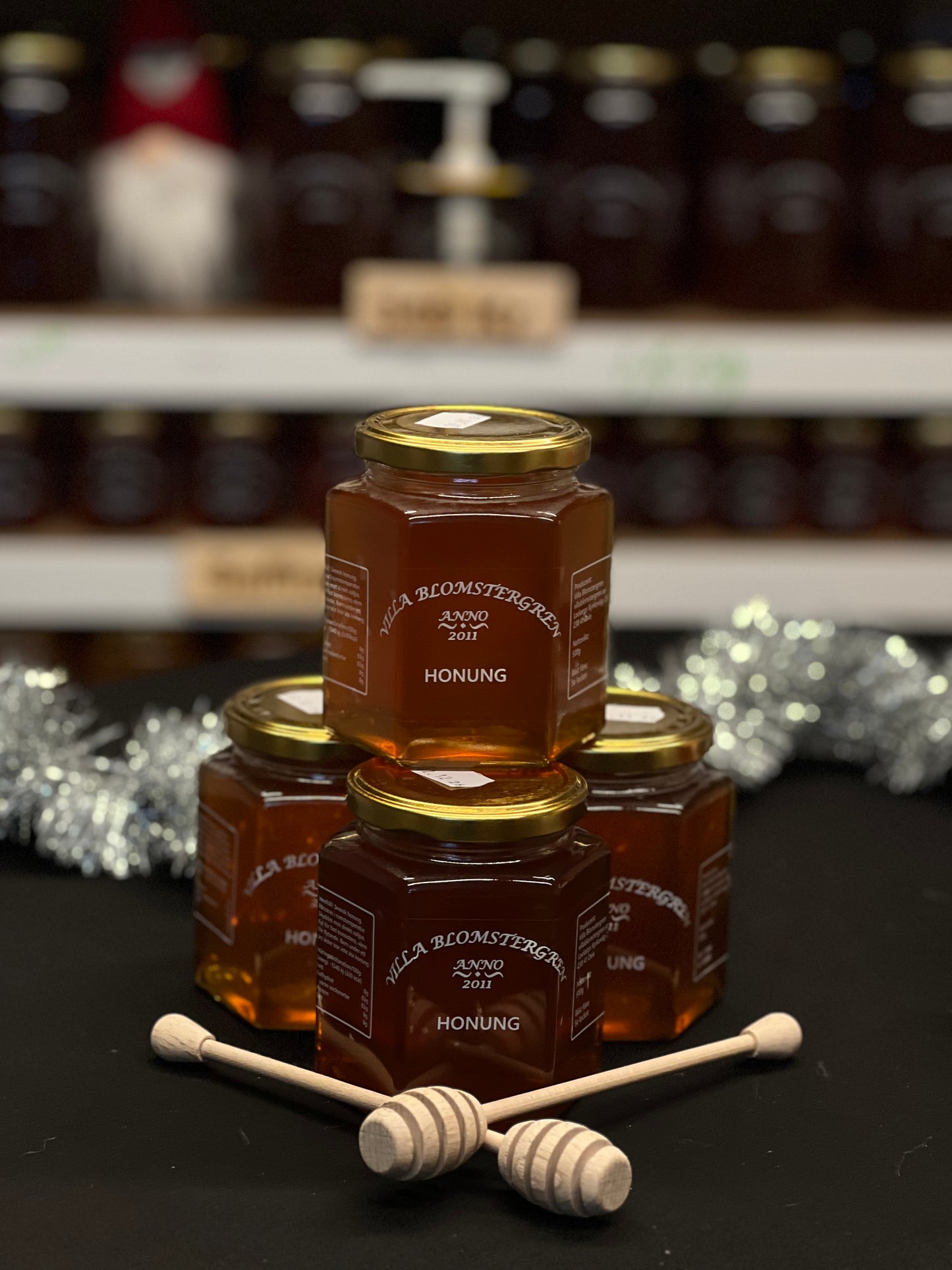 Liquid honey (2 kg) + 2 honey sticks and free shipping for 538kr!